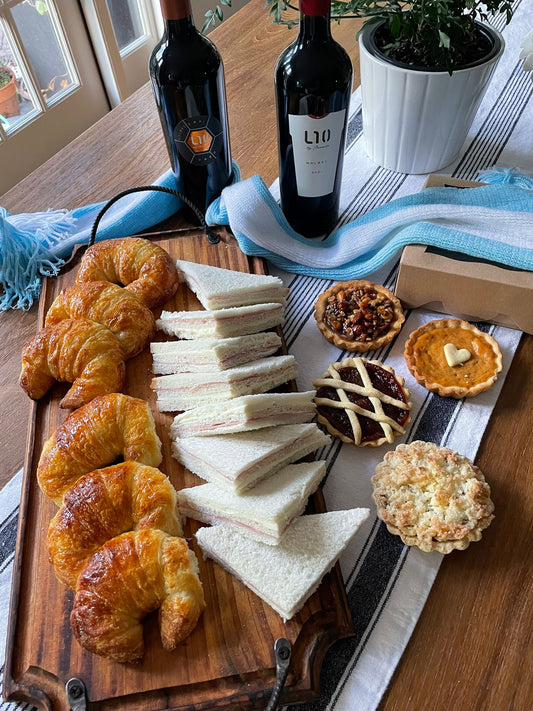 World Cup Combo for 6 People with Free Wine